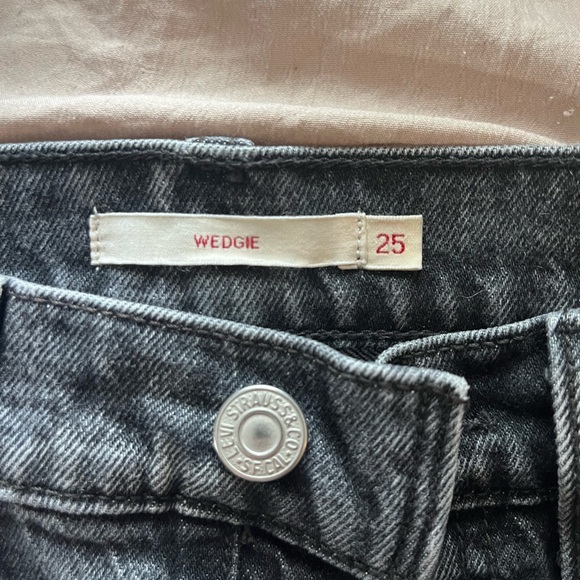 Levi wedgie ankle fit jeans - Picture 3 of 5